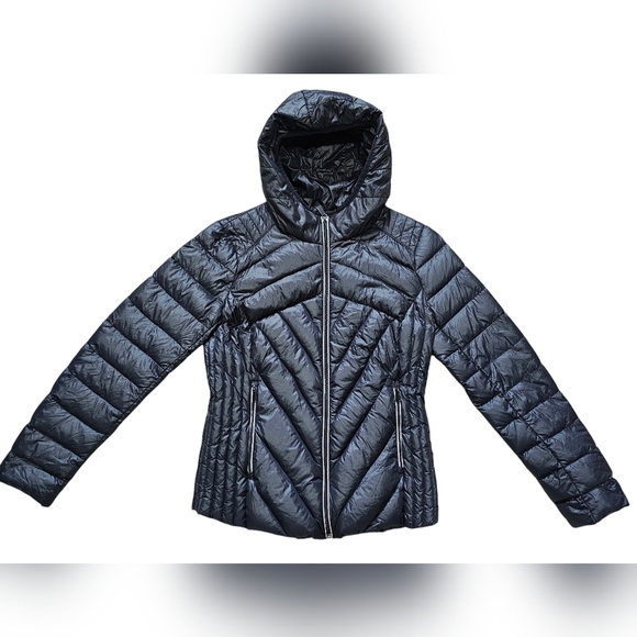 BCBGeneration Jackets & Blazers - BCBGeneration women's ultra light weight packable down coat, size M